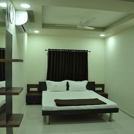 Shivdhara Hotel & Residence ラージコート 部屋 写真